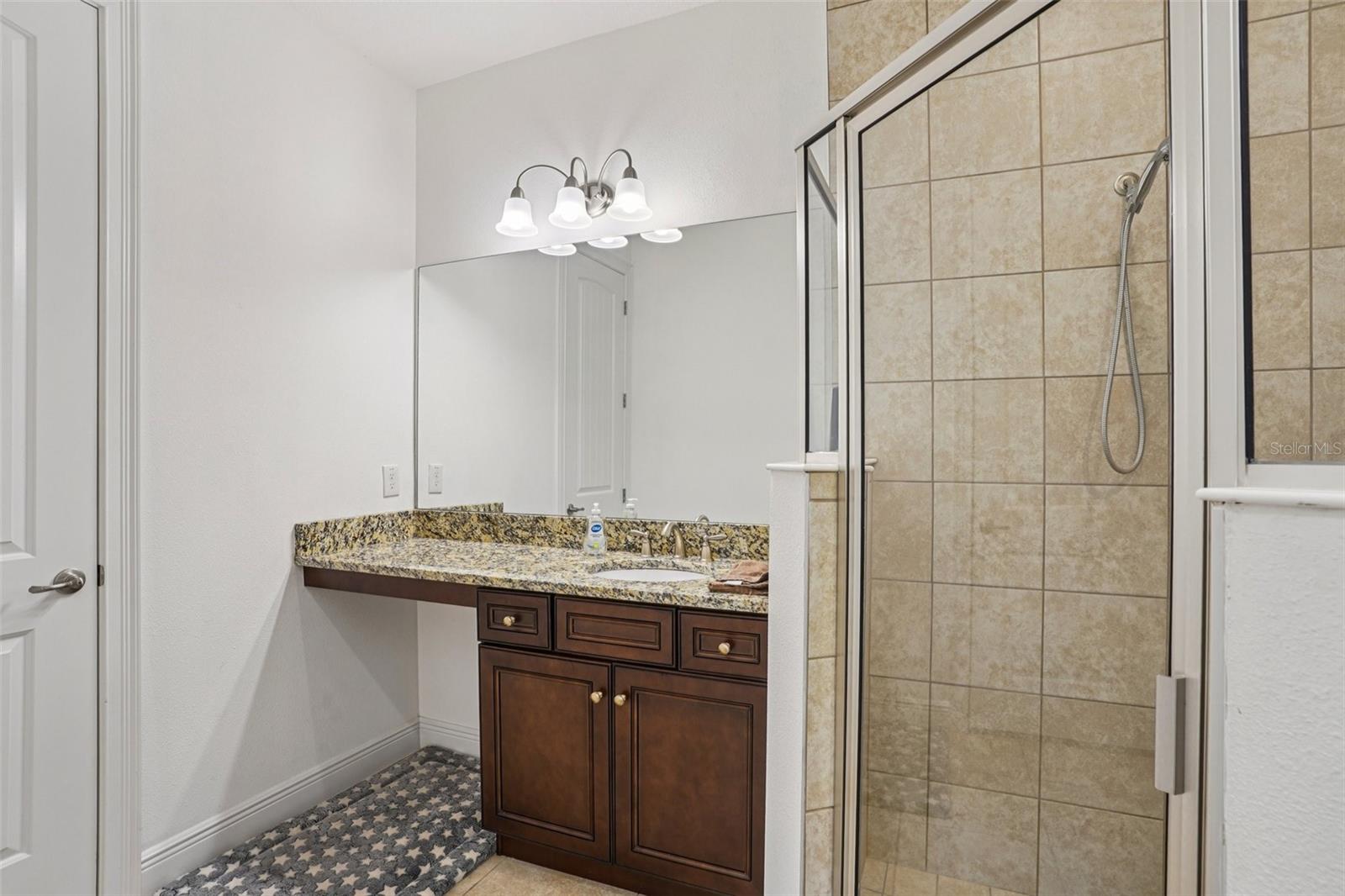 HOWEY PALM GARDENS - Residential