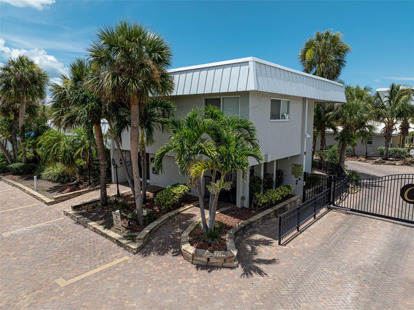 CRESCENT ARMS - Residential