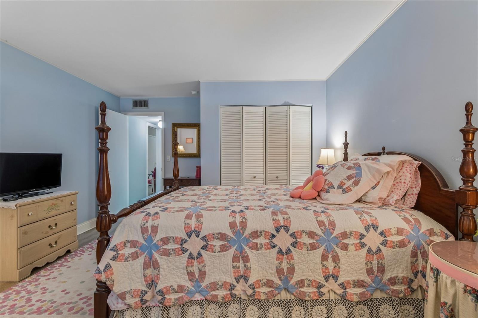 DOUGLAS ARMS - Residential