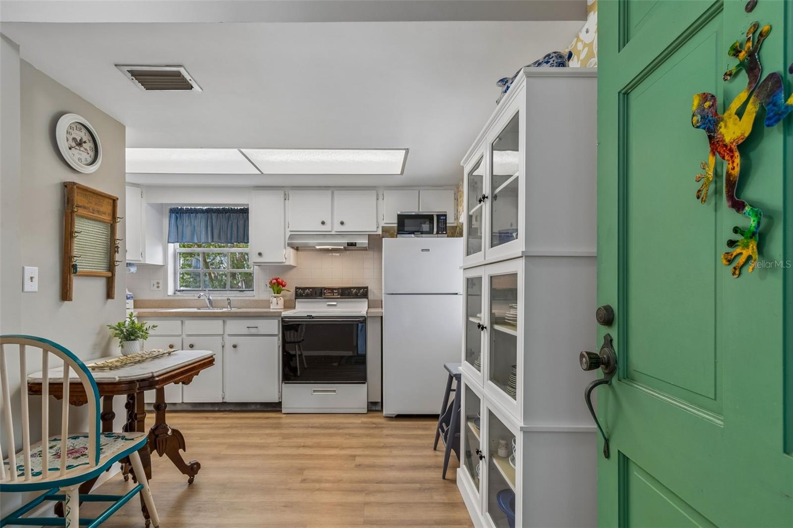 DOUGLAS ARMS - Residential