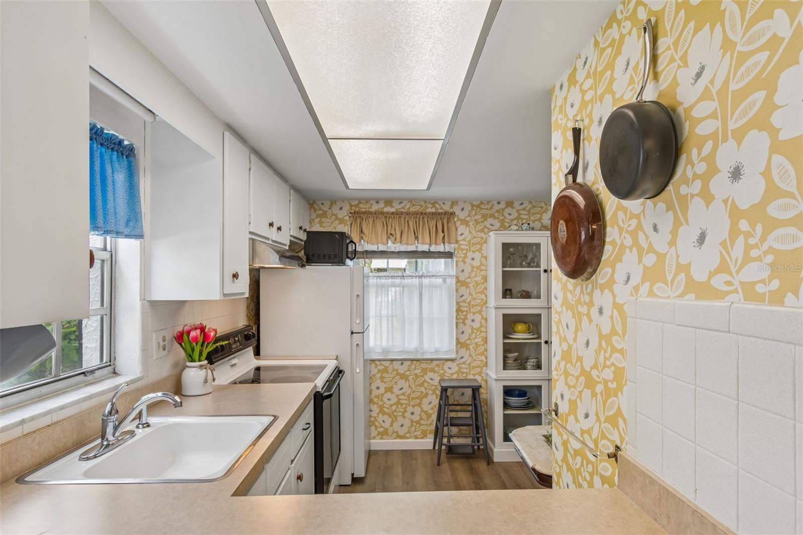 DOUGLAS ARMS - Residential