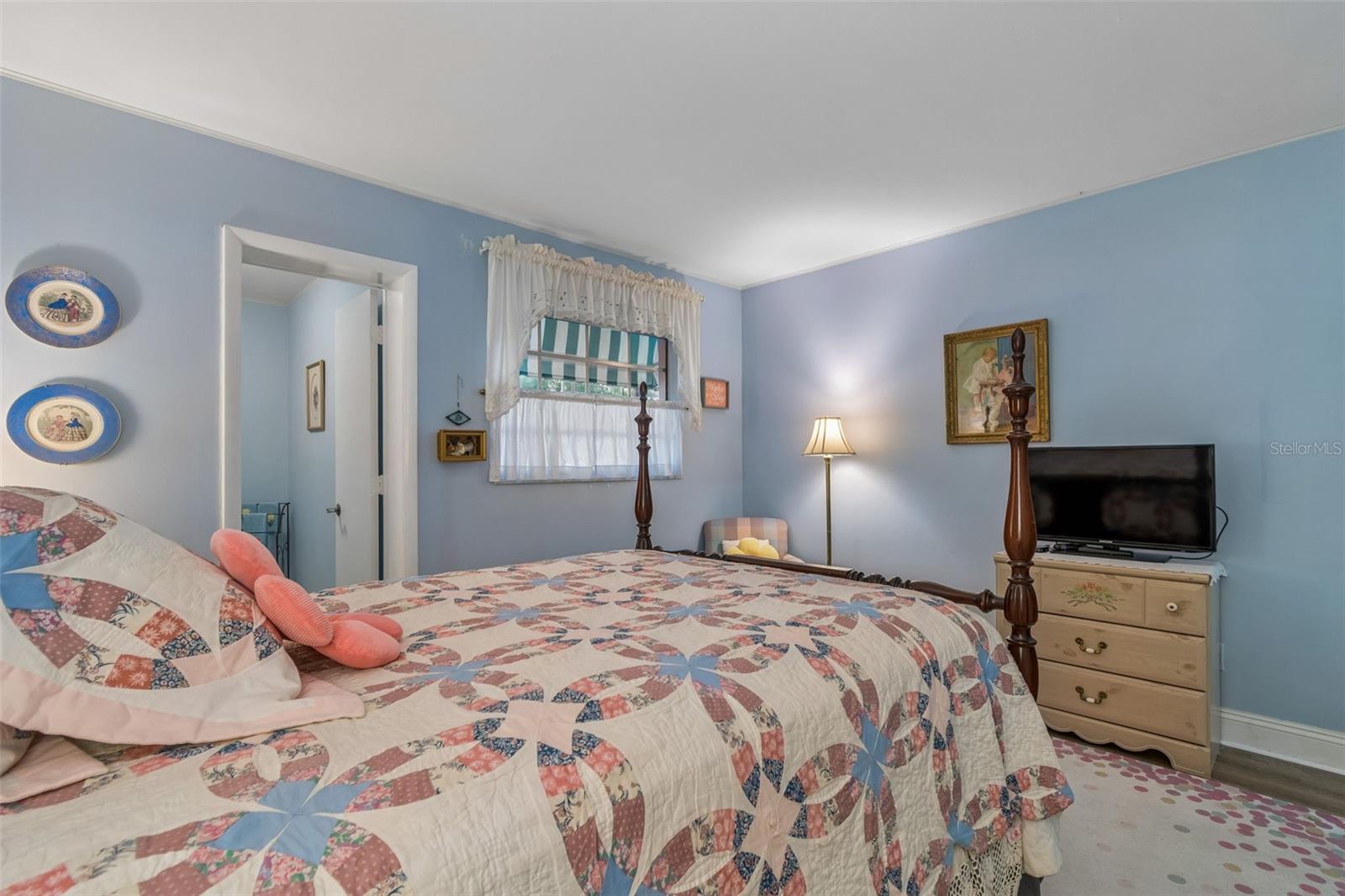 DOUGLAS ARMS - Residential