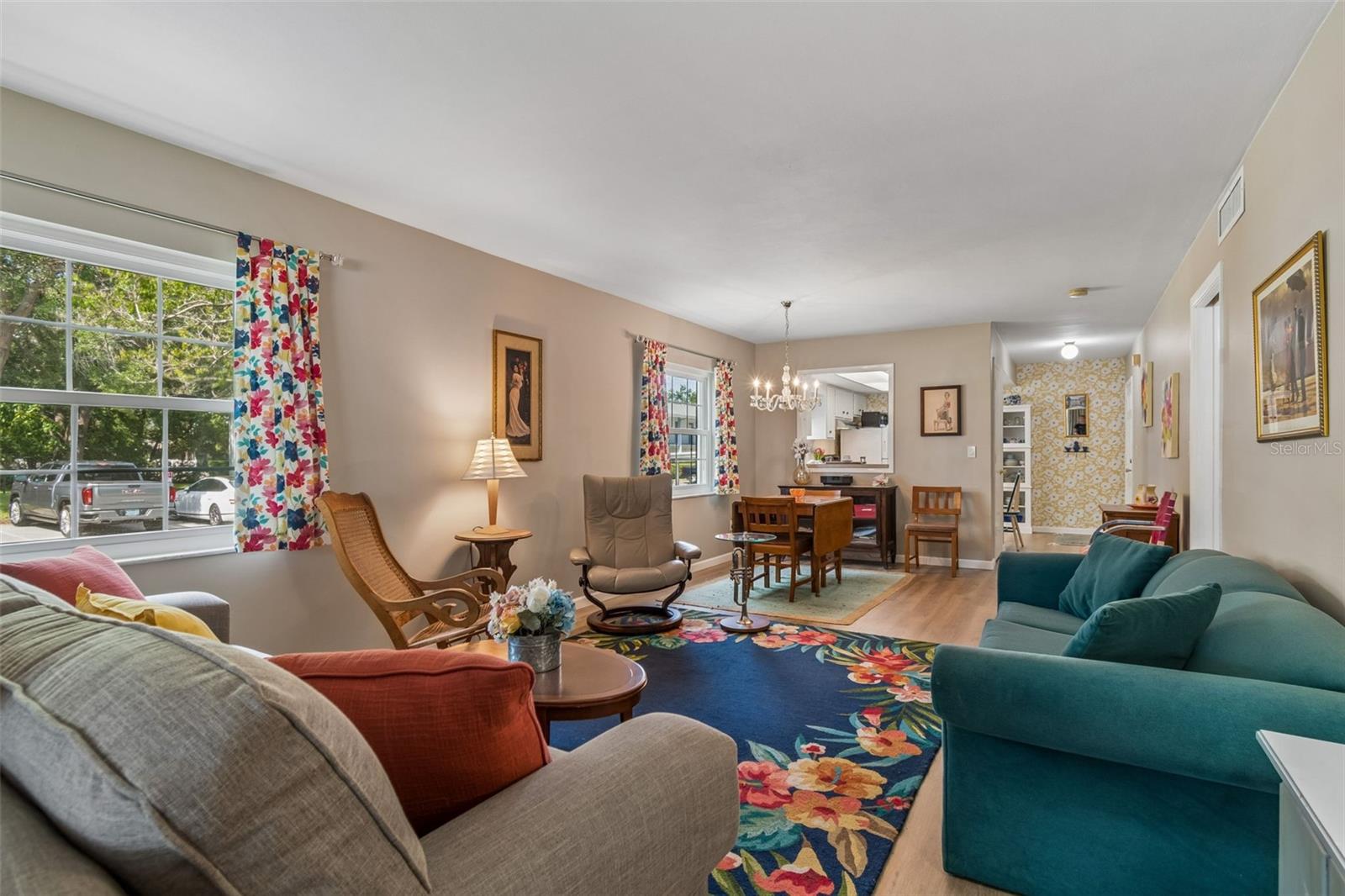 DOUGLAS ARMS - Residential