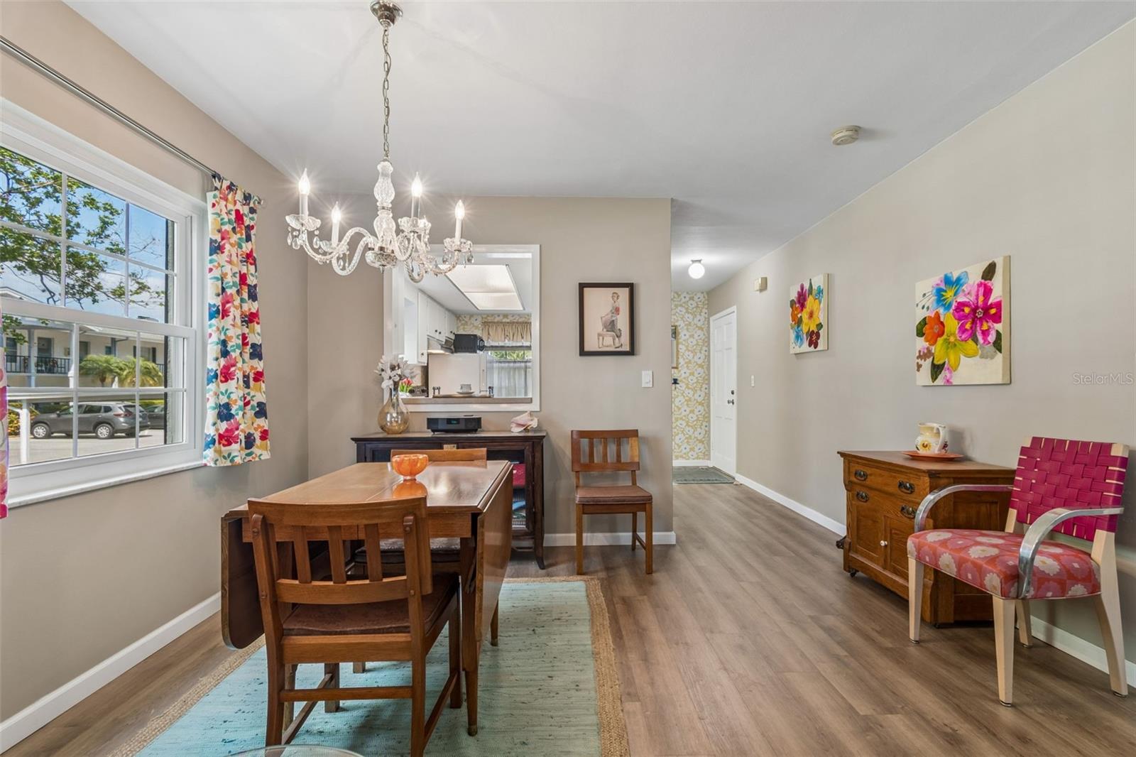 DOUGLAS ARMS - Residential