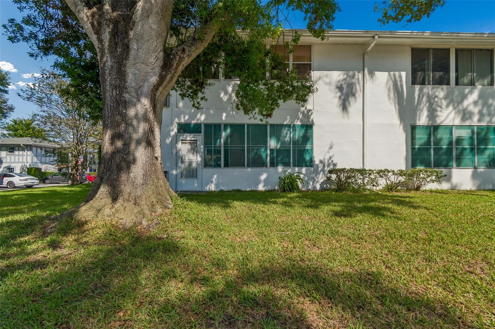 DOUGLAS ARMS - Residential