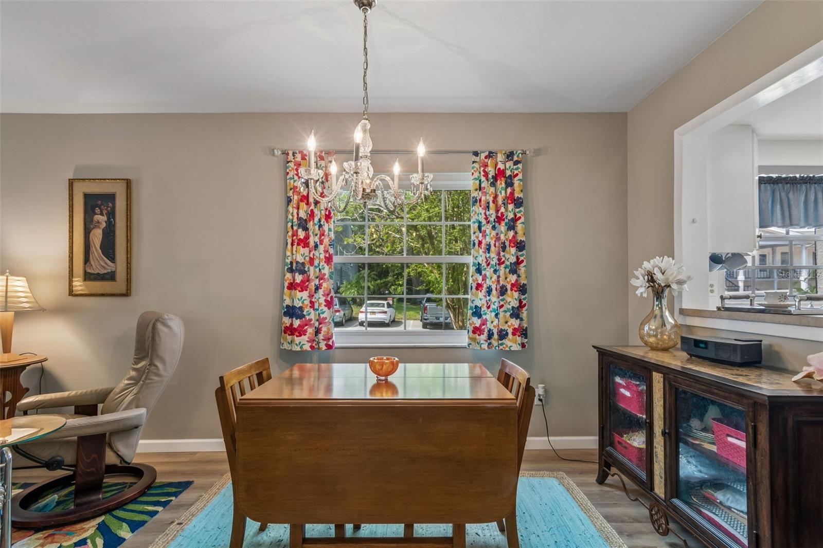 DOUGLAS ARMS - Residential