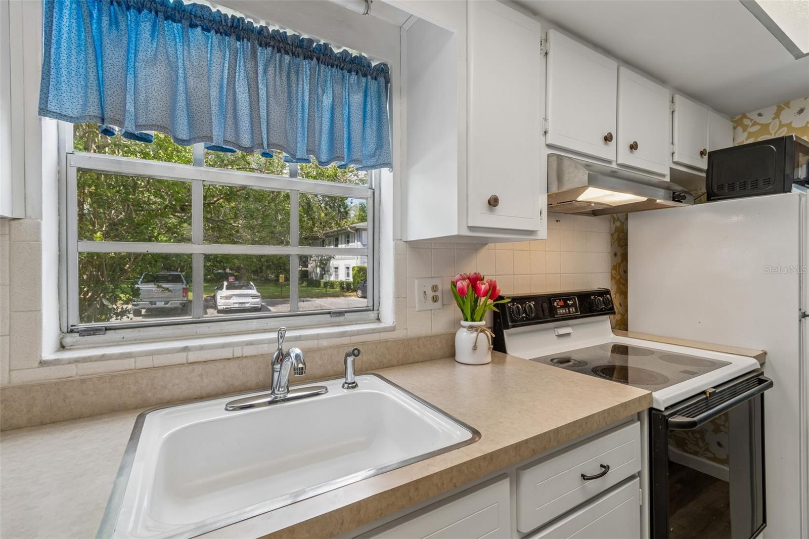 DOUGLAS ARMS - Residential