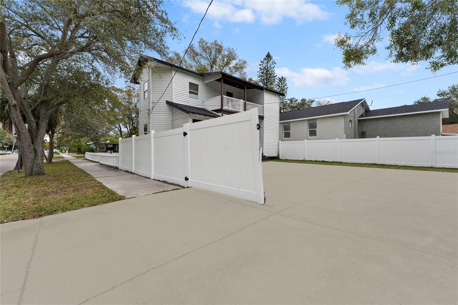 HARBORDALE SUB - Residential Lease