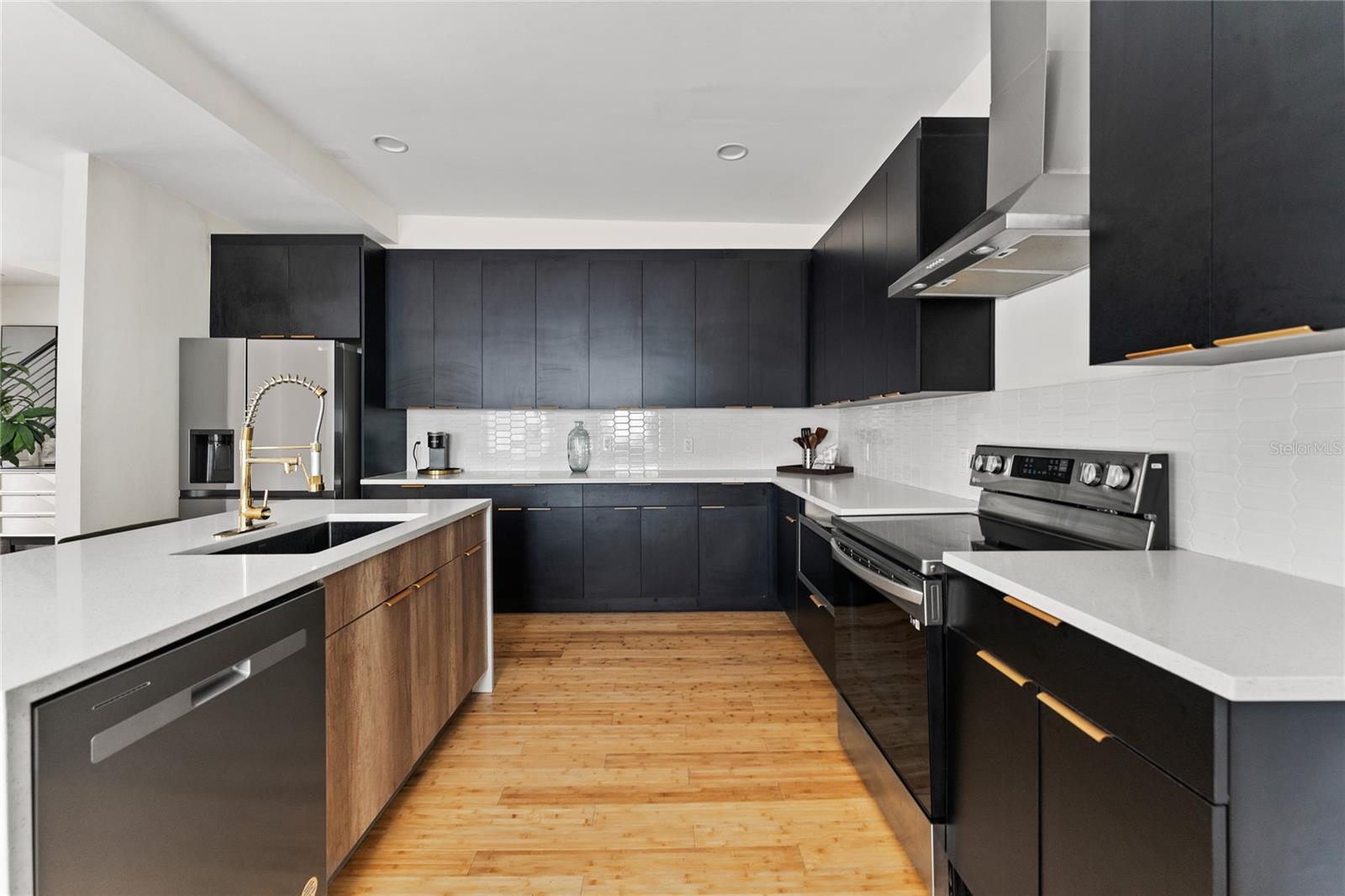 HARBORDALE SUB - Residential Lease