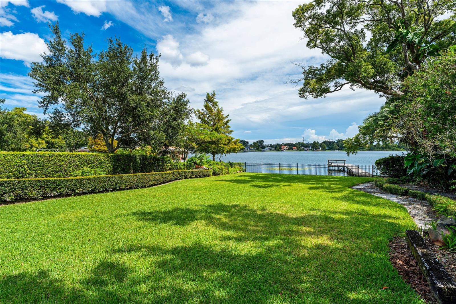 ARDSLEY MANOR - Residential