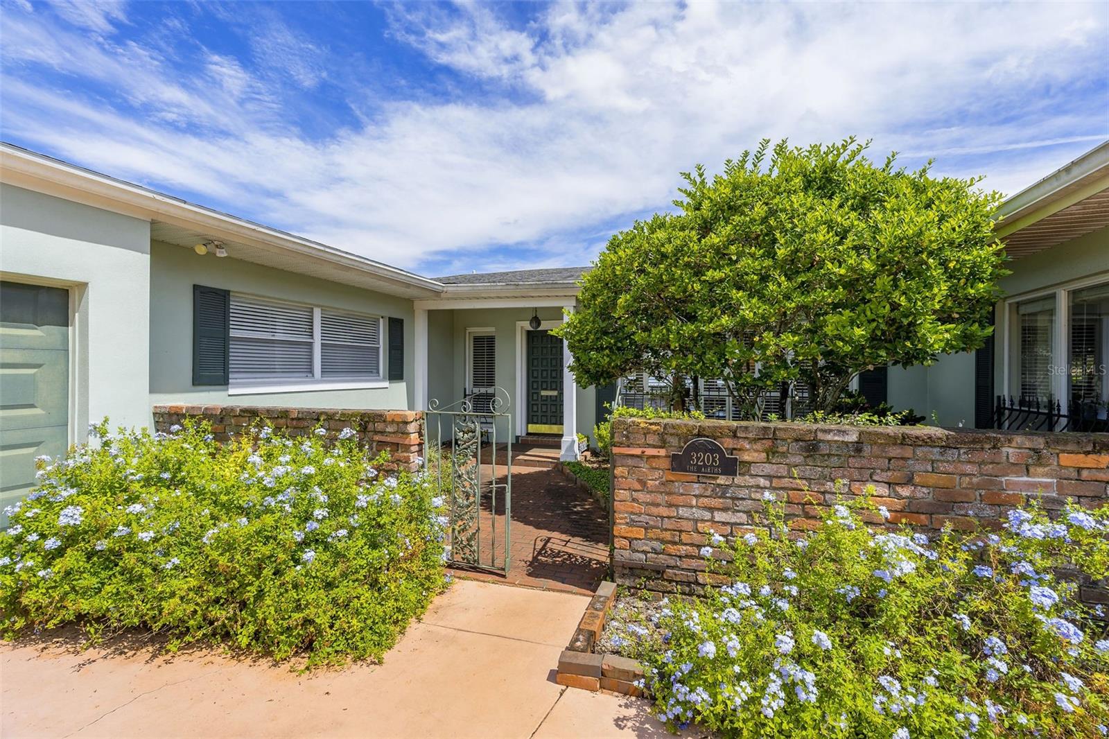ARDSLEY MANOR - Residential
