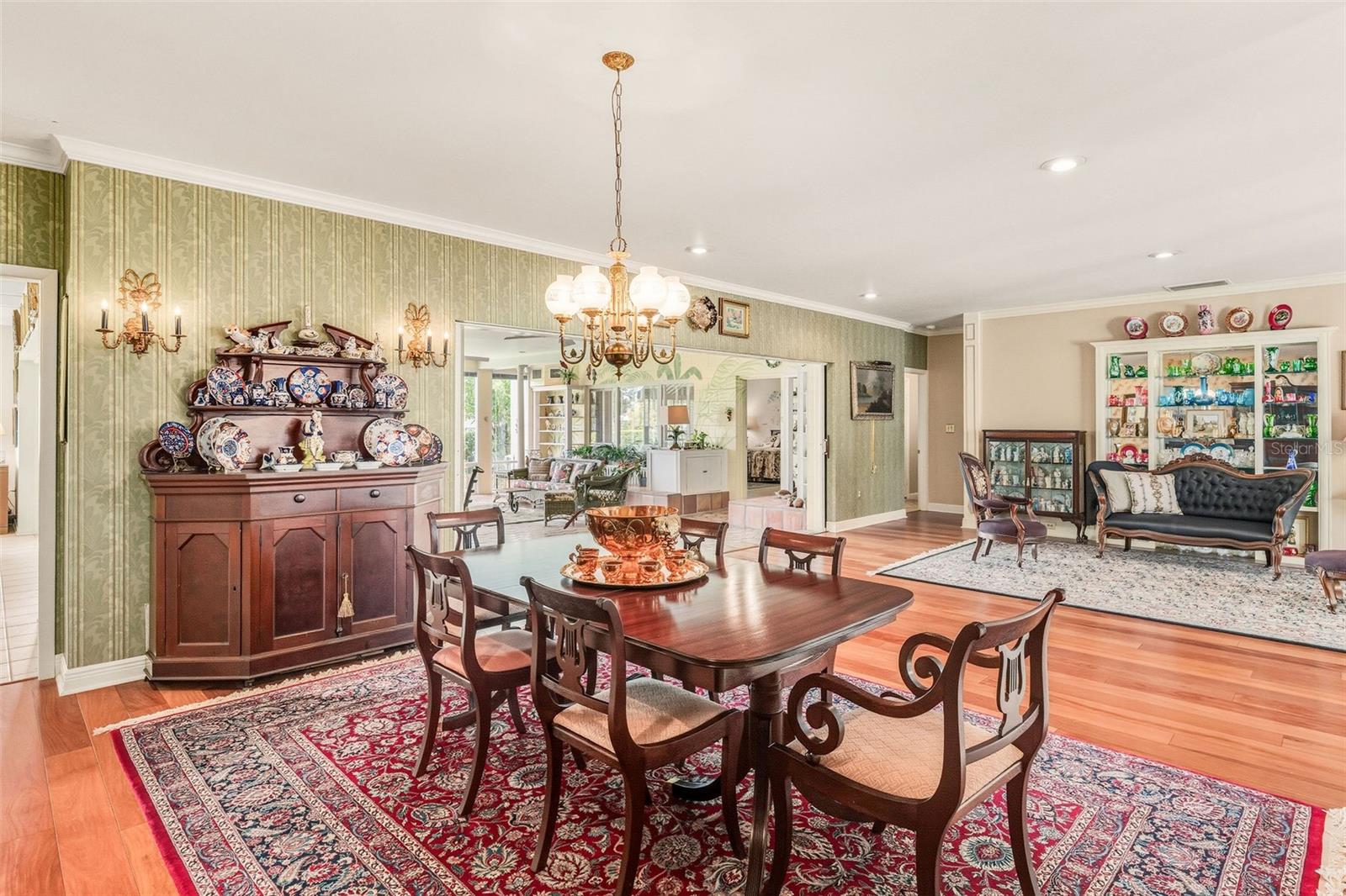 ARDSLEY MANOR - Residential
