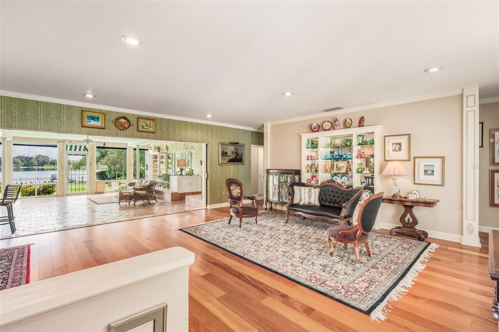 ARDSLEY MANOR - Residential