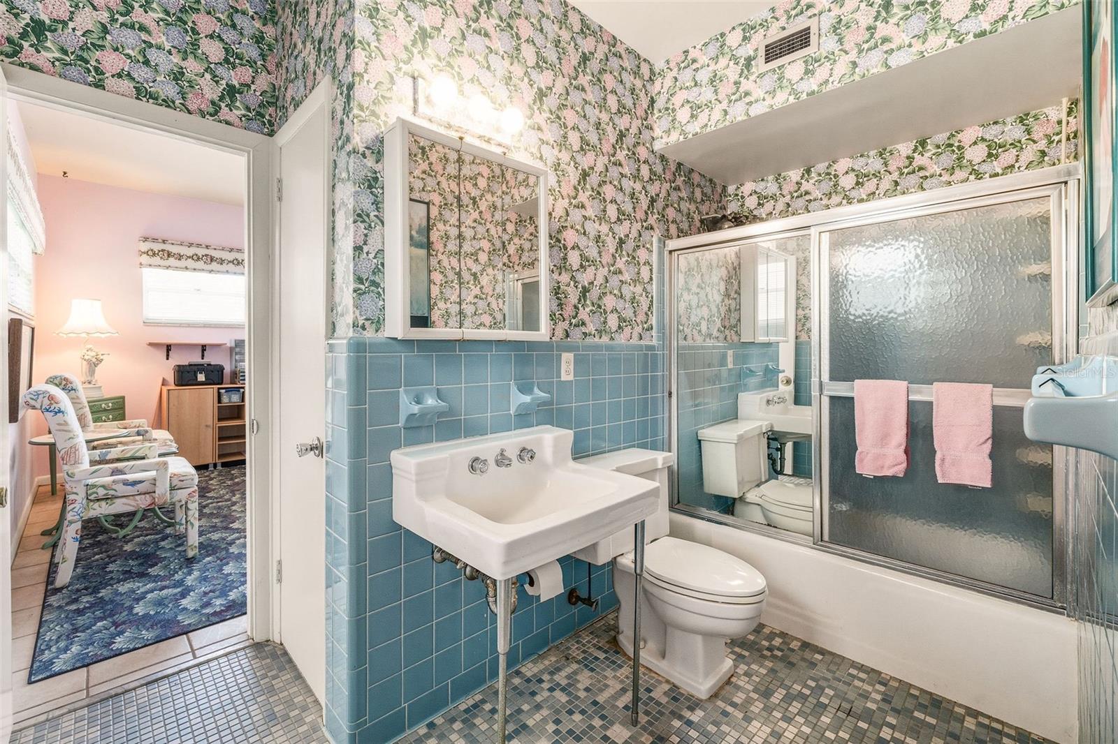 ARDSLEY MANOR - Residential