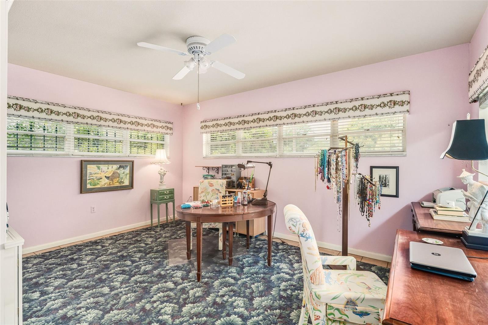 ARDSLEY MANOR - Residential