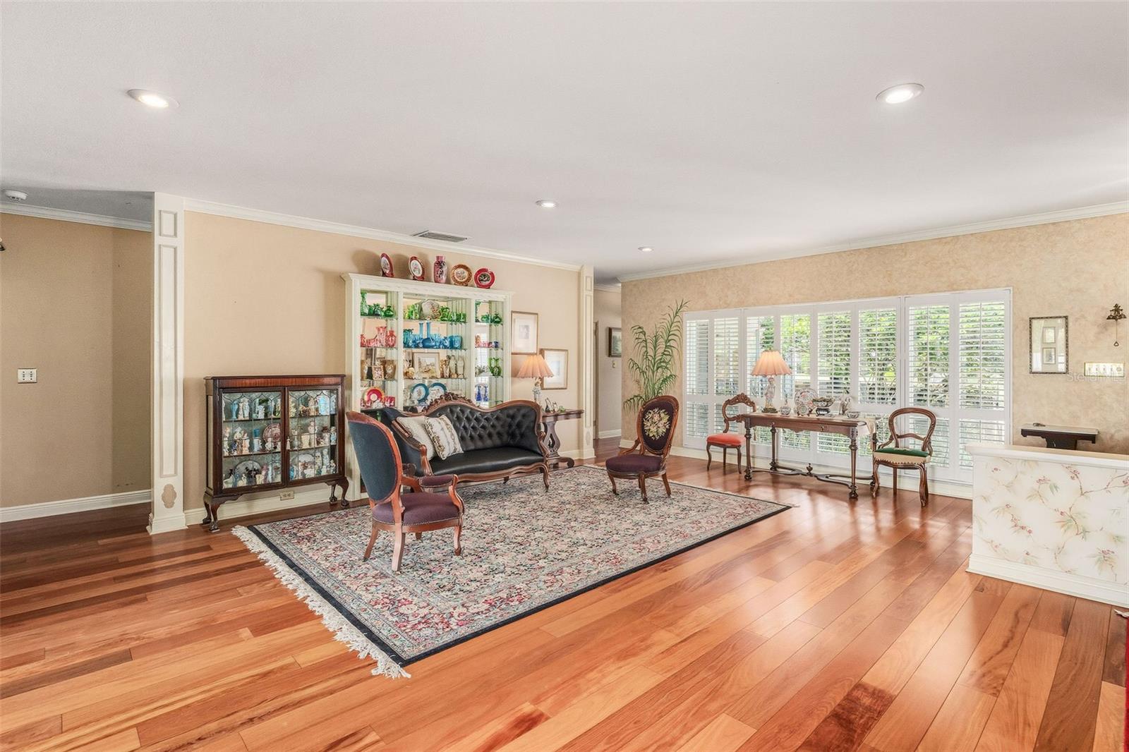 ARDSLEY MANOR - Residential