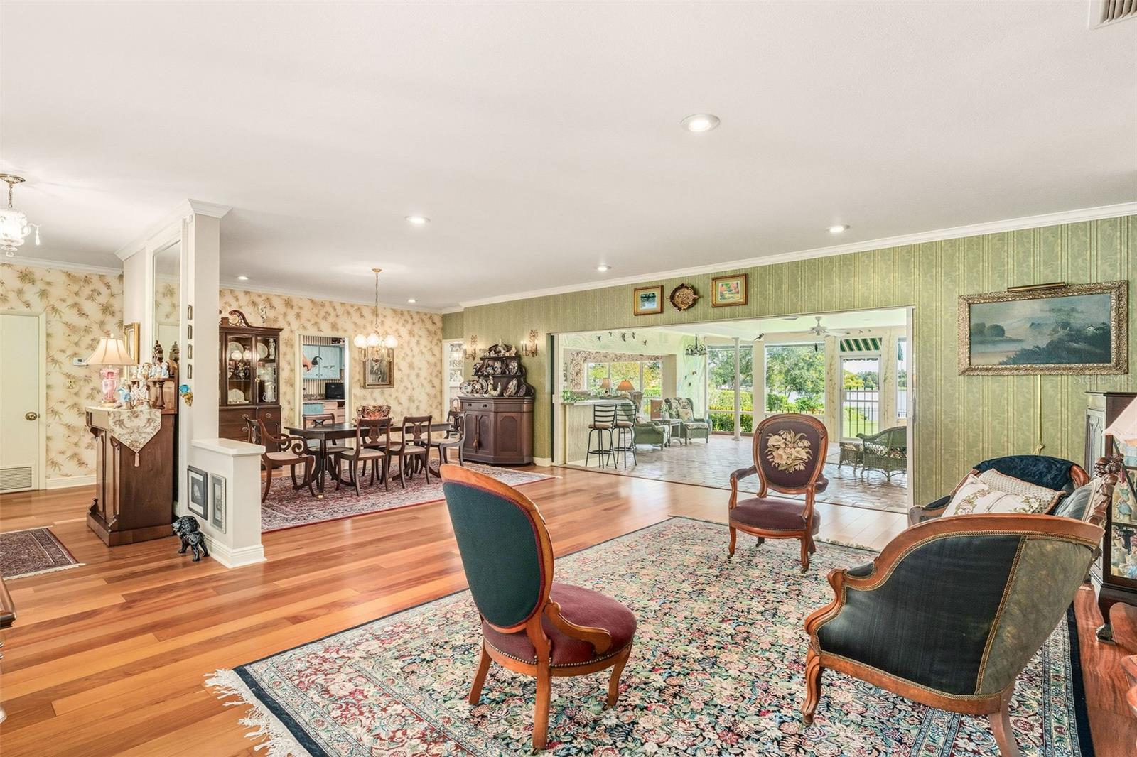 ARDSLEY MANOR - Residential