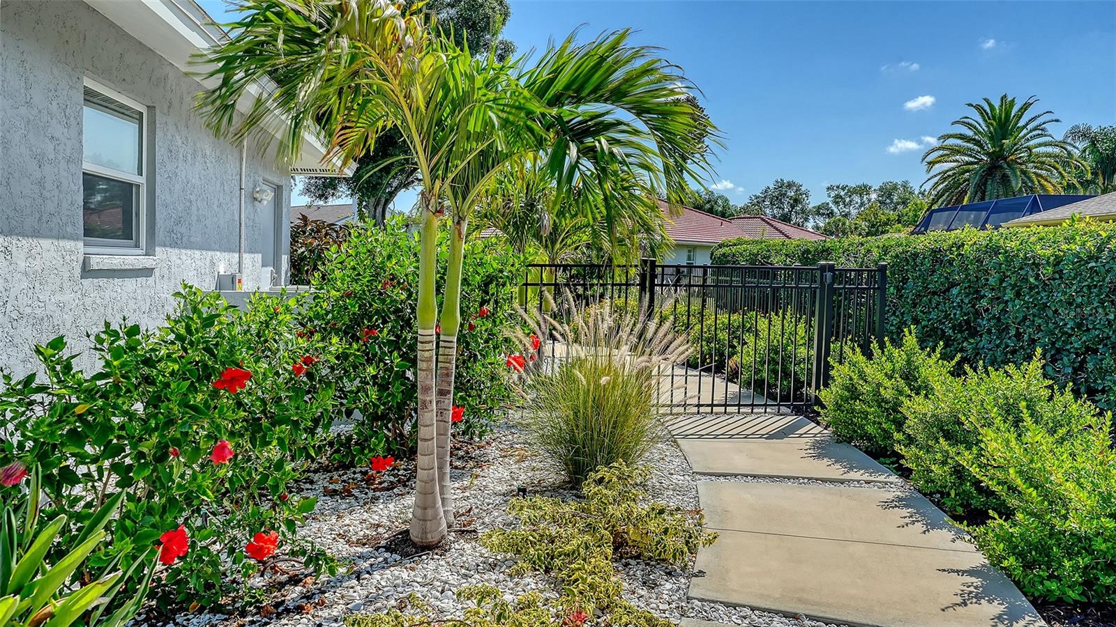 6988 COUNTRY LAKES CIRCLE