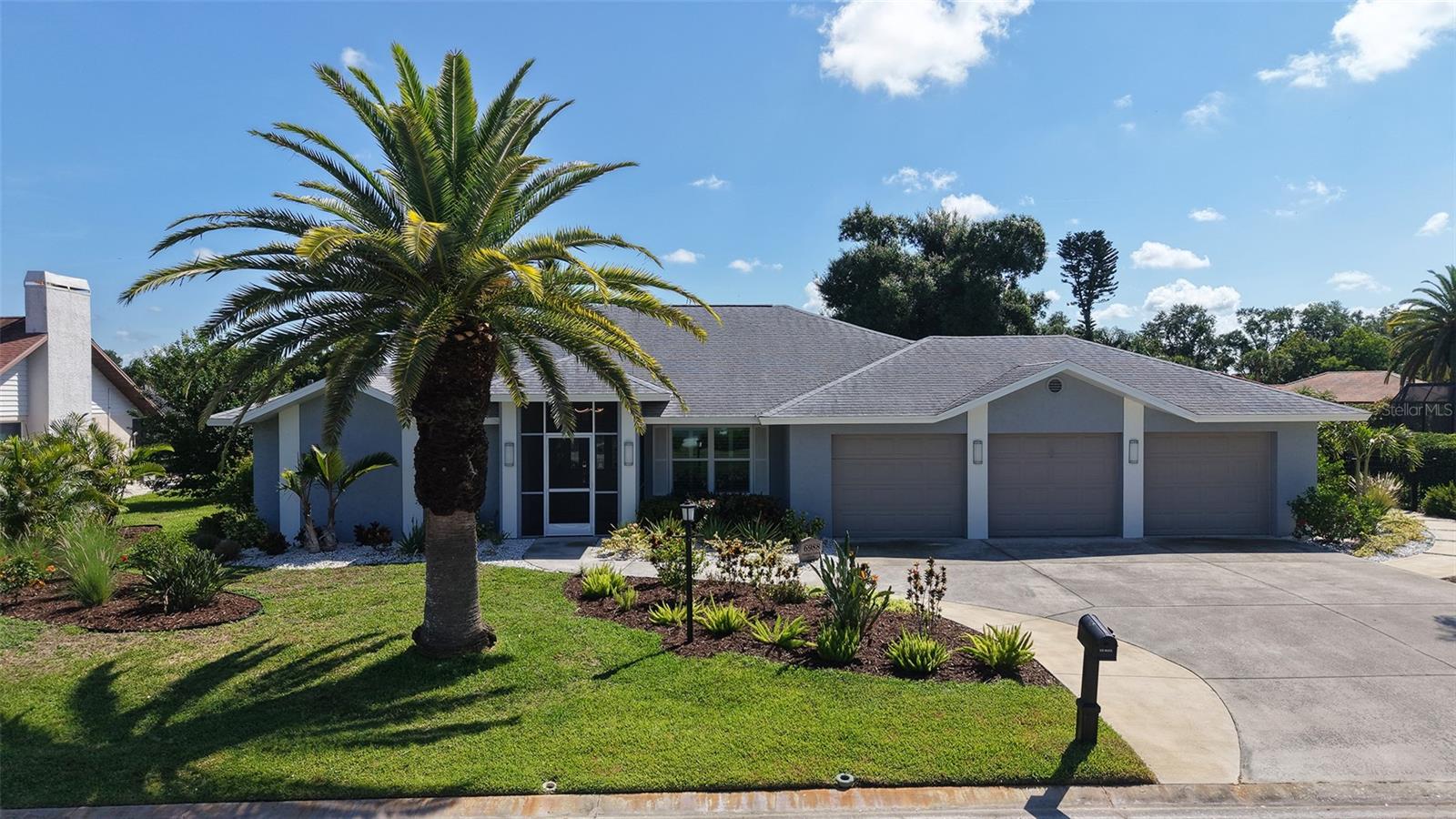 6988 COUNTRY LAKES CIRCLE