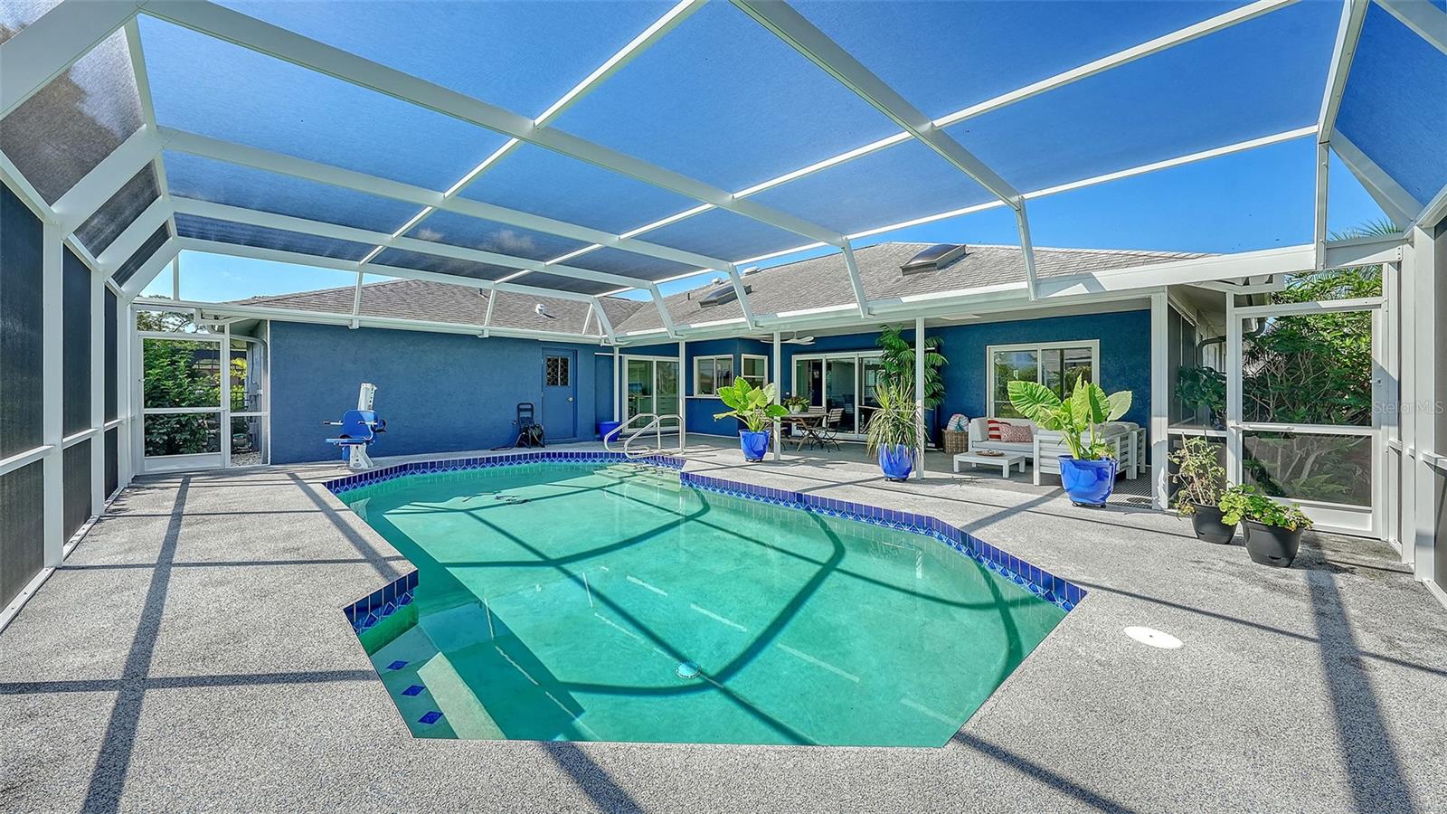 PALM AIRE / COUNTRY LAKES - Residential