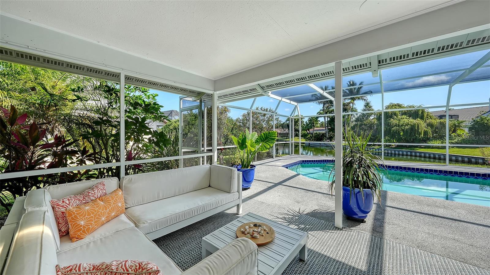 PALM AIRE / COUNTRY LAKES - Residential