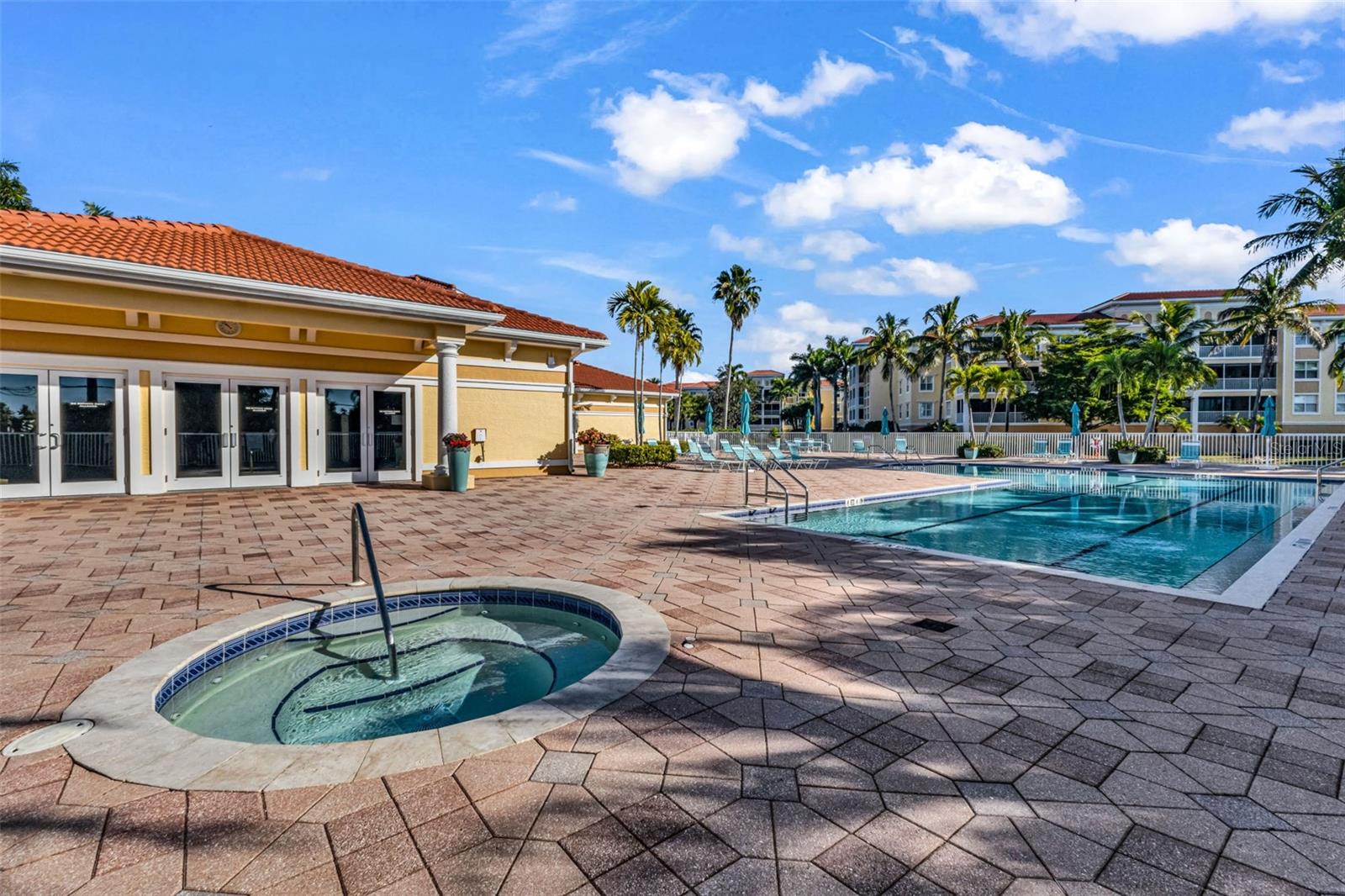 FOUNTAIN COURT BLDG 02 - Residential