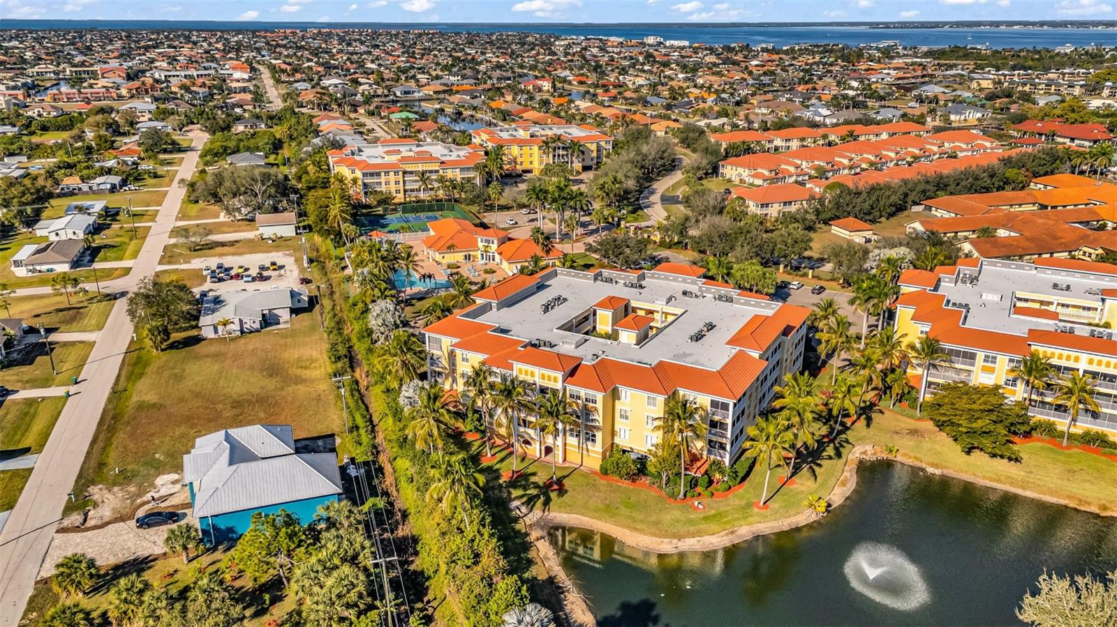 FOUNTAIN COURT BLDG 02 - Residential