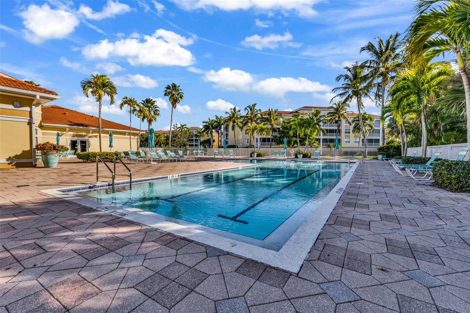 FOUNTAIN COURT BLDG 02 - Residential