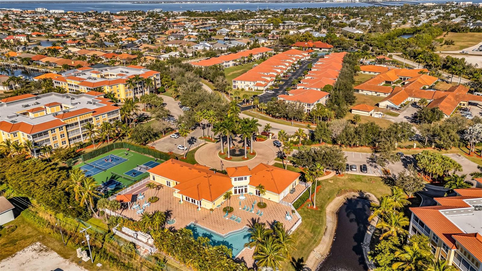 FOUNTAIN COURT BLDG 02 - Residential