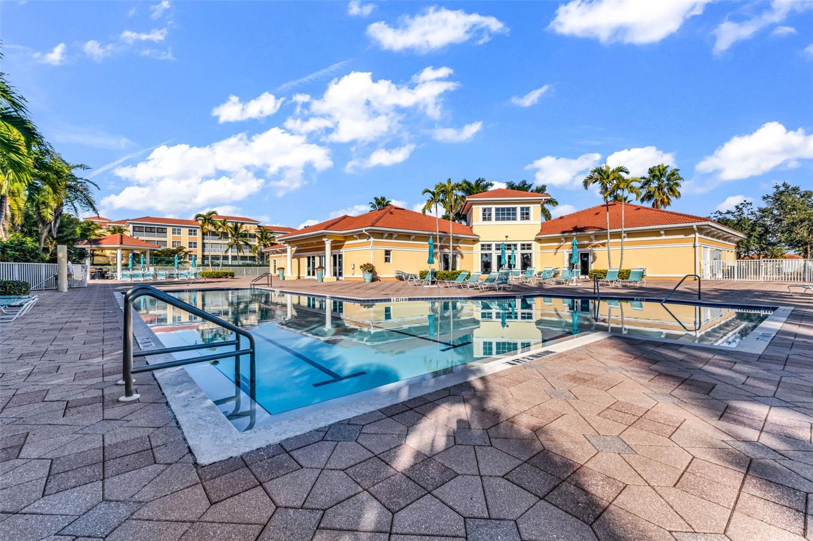 FOUNTAIN COURT BLDG 02 - Residential