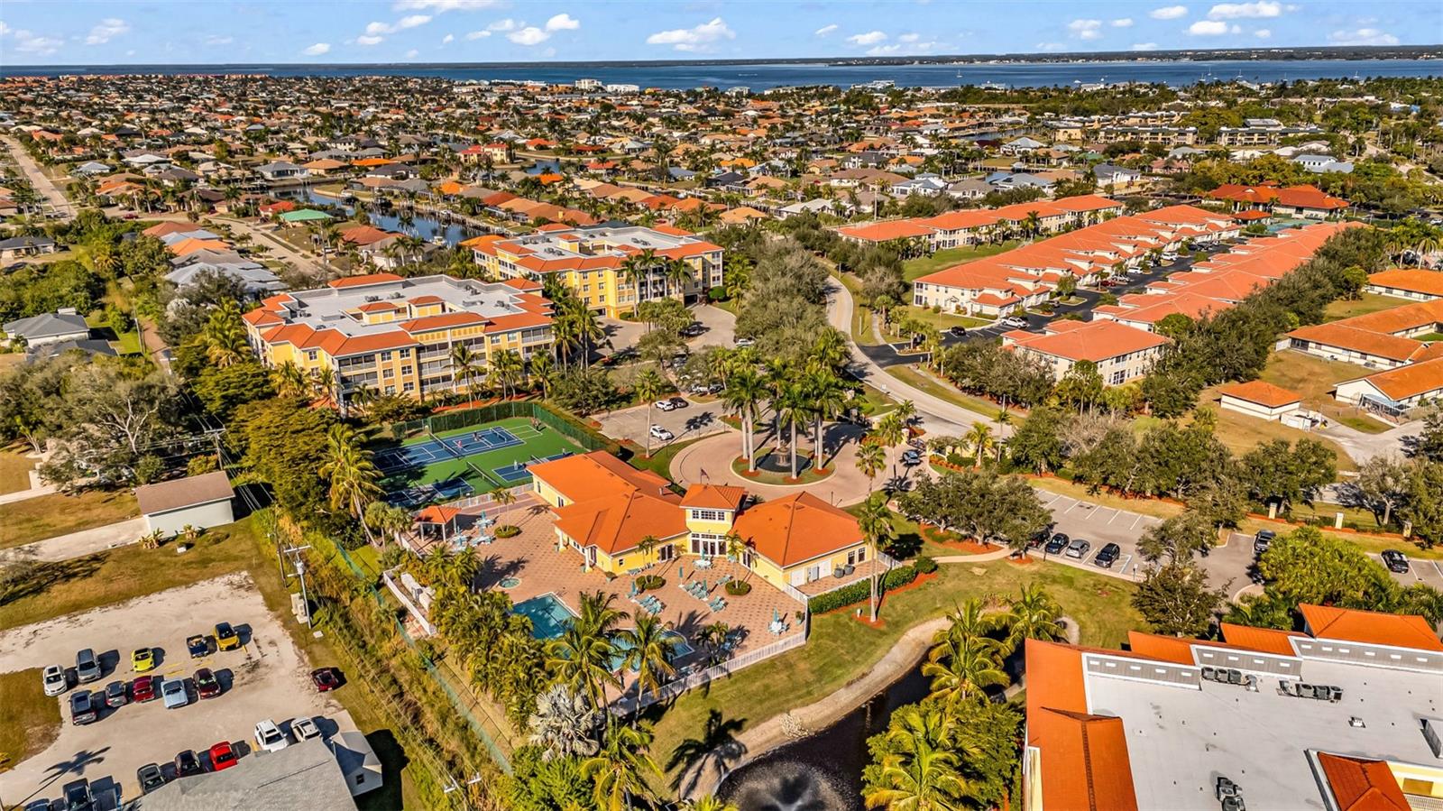 FOUNTAIN COURT BLDG 02 - Residential