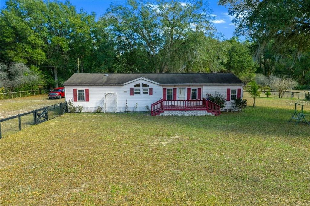 Photo of 13181 NE 39th Terrace, Anthony, FL 32617 (MLS # OM717418)