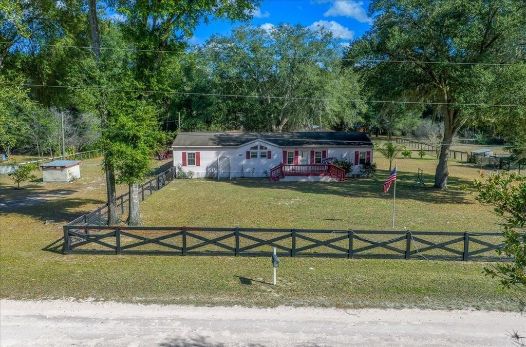 Photo of 13181 NE 39th Terrace, Anthony, FL 32617 (MLS # OM717418)