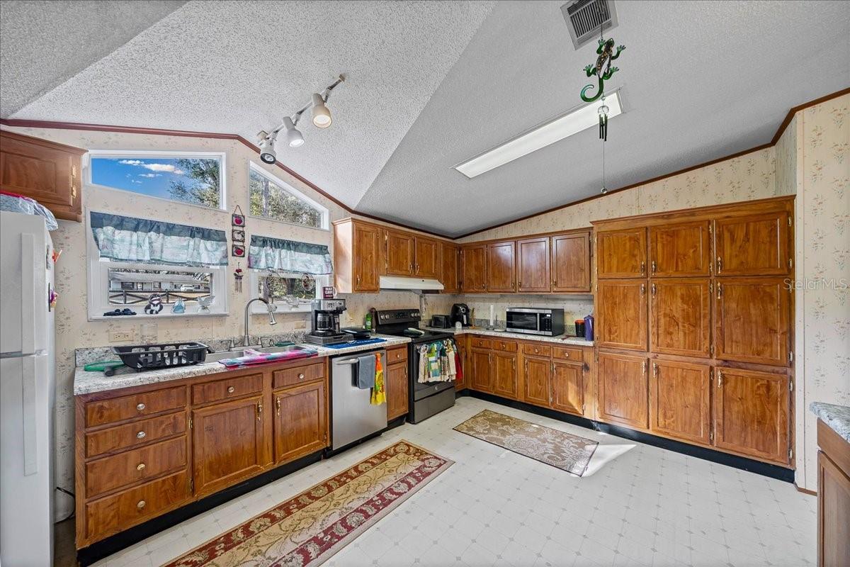 MEADOW BROOK RANCHES - Residential