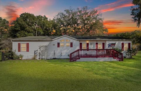 Photo of 13181 NE 39th Terrace, Anthony, FL 32617 (MLS # OM717418)