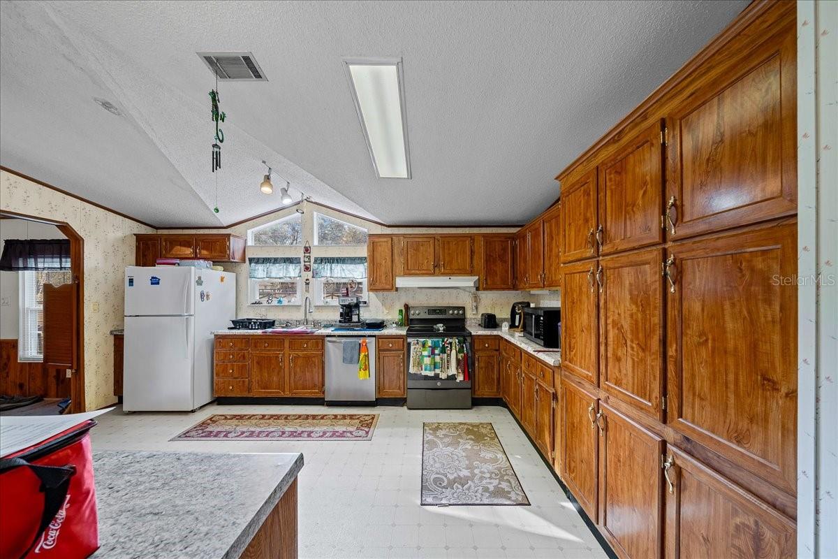 MEADOW BROOK RANCHES - Residential