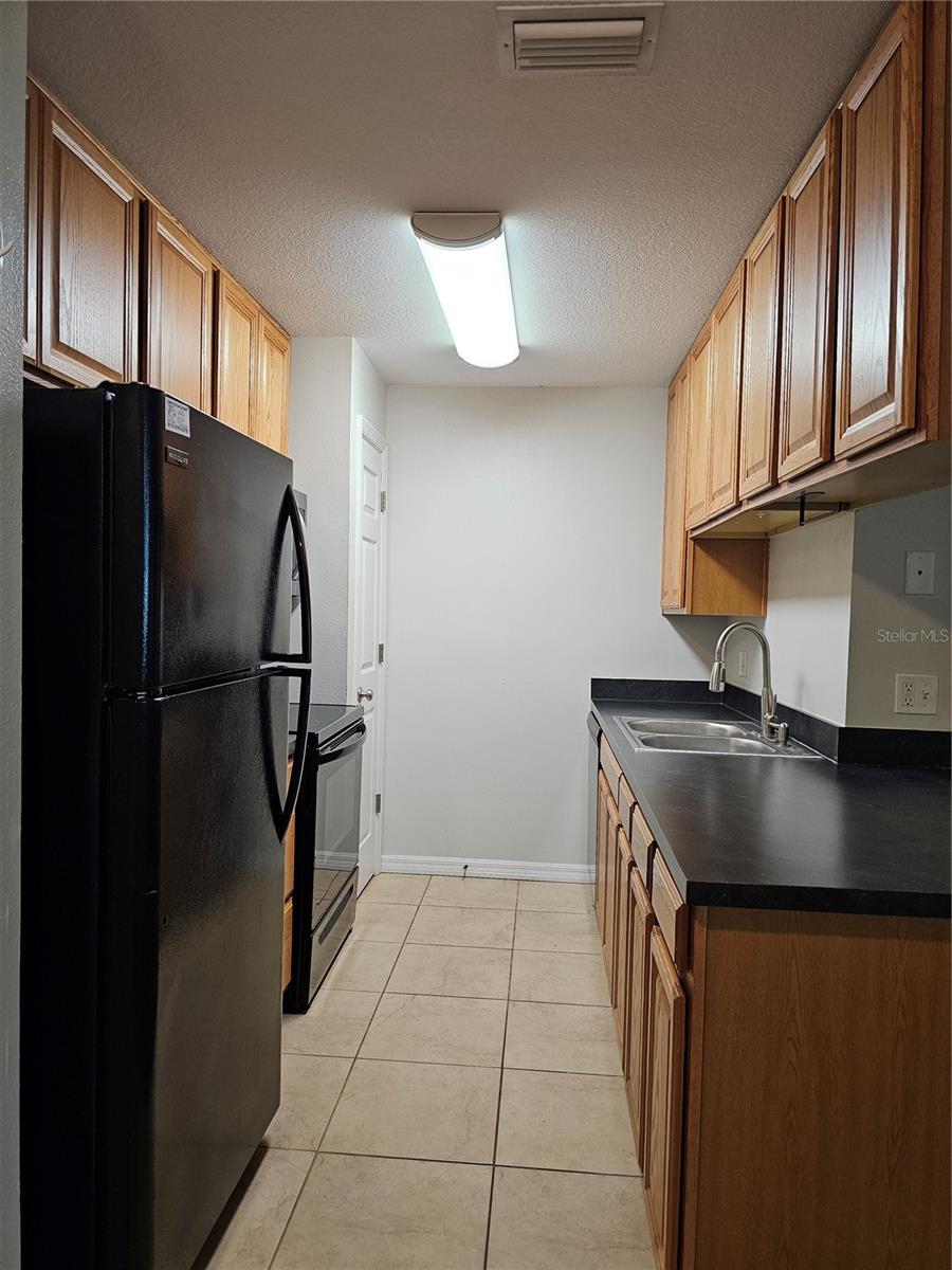 THE HAMPTONS AT BRANDON A CONDO - Residential Lease