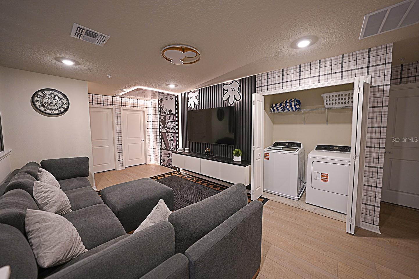 WINDSOR CAY - Residential