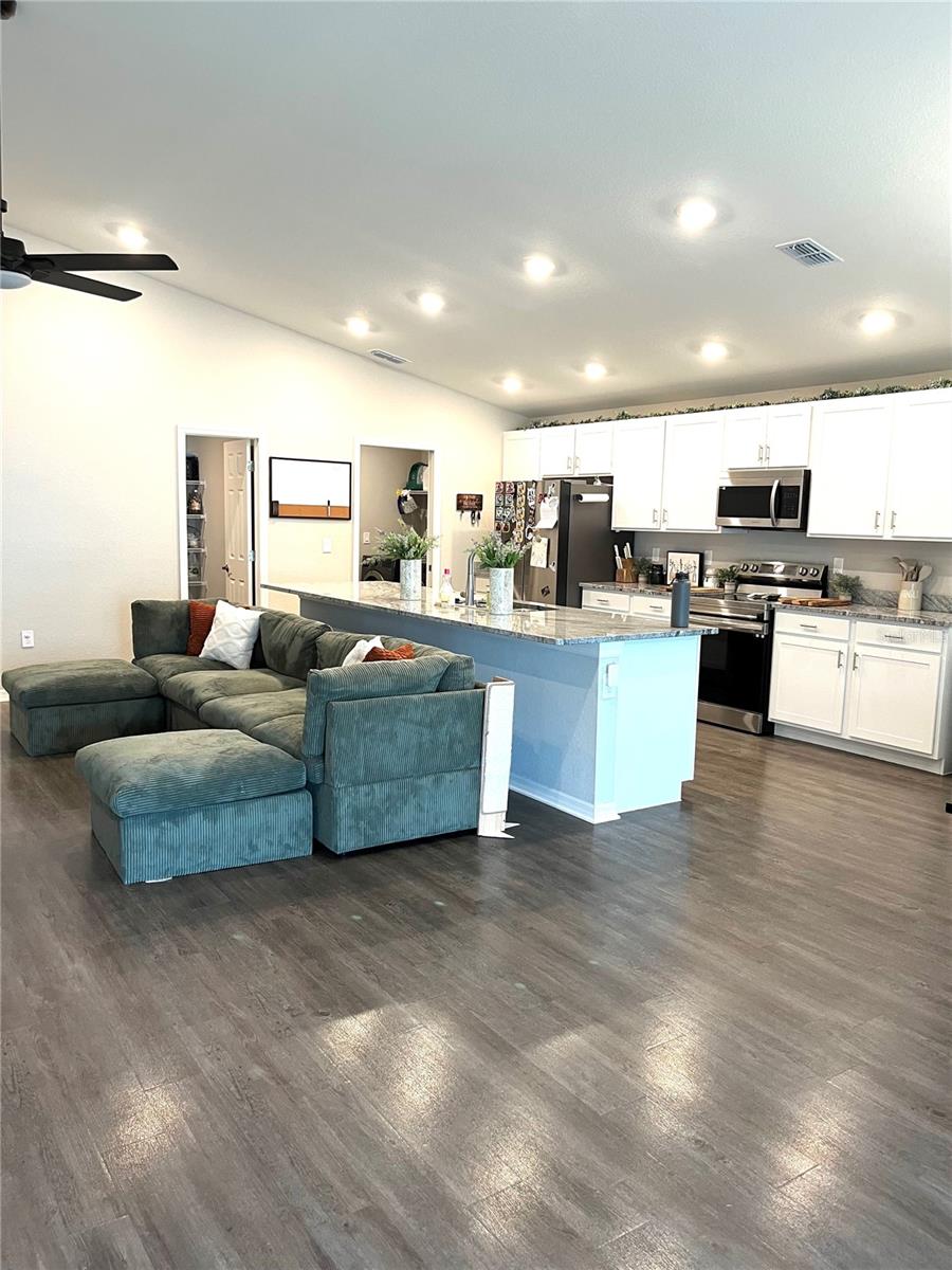 ENCLAVE/LK MYRTLE - Residential