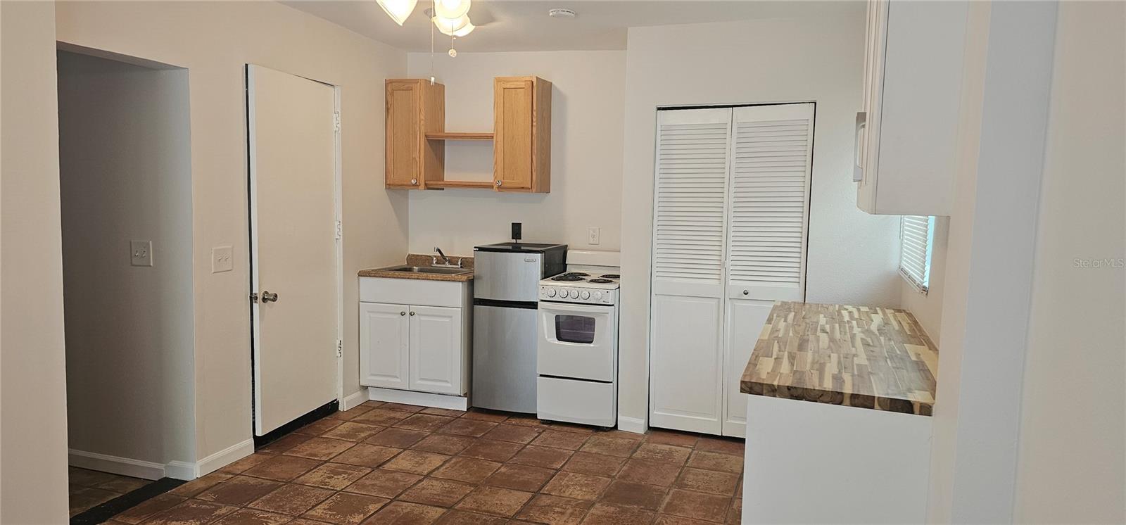 RHODES & HALE SUB - Residential Lease