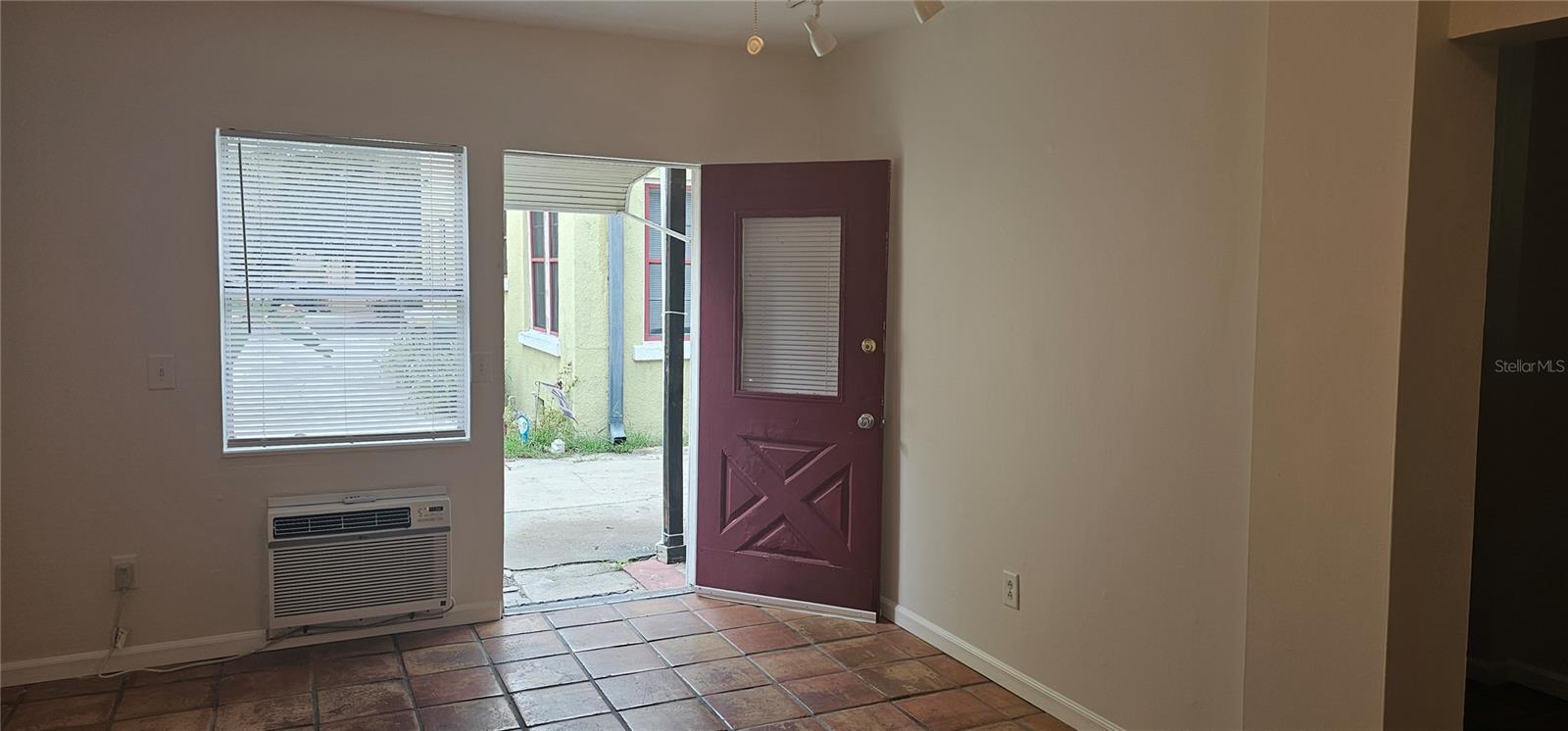 RHODES & HALE SUB - Residential Lease