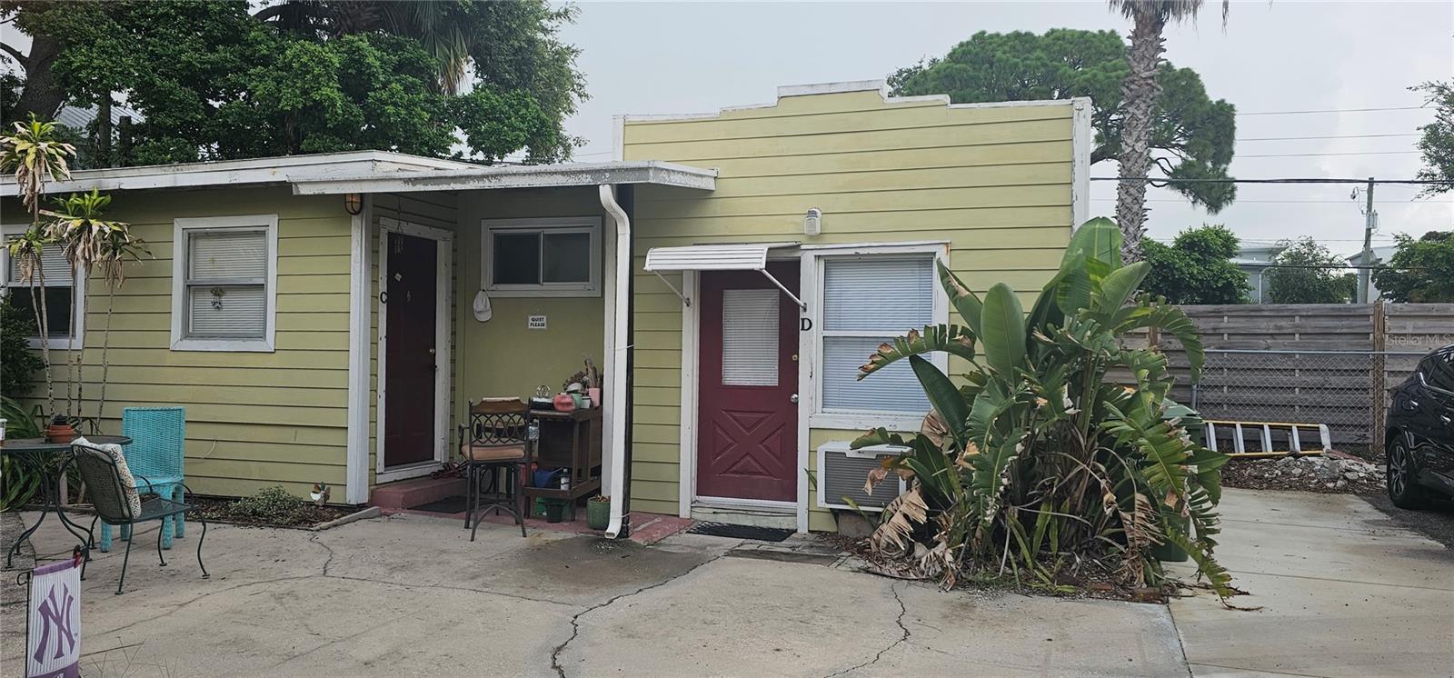 Located in the highly sought-after Laurel Park Historic District, this inviting home offers the perfect blend of character and convenience. Enjoy the walkable lifestyle with downtown Sarasota just a short stroll away—close to dining, shopping, entertainment, and the bayfront.
This residence includes access to a shared stackable washer and dryer, located in a secured exterior closet shared with Unit C. Please note that square footage is approximate and should be independently verified. One parking space is provided per tenant.
Don’t miss the opportunity to live in one of Sarasota’s most treasured neighborhoods!