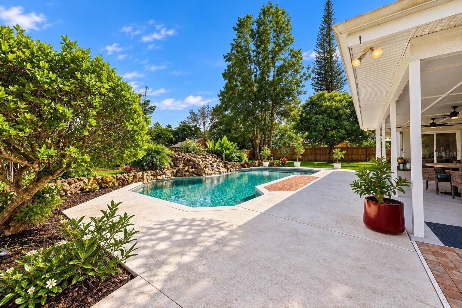 992 SLEEPING ROCK COURT
