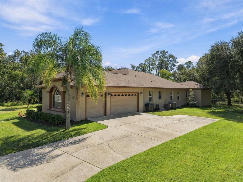 Photo of 13887 Gavin Road, Dover, FL 33527 (MLS # TB8555655)