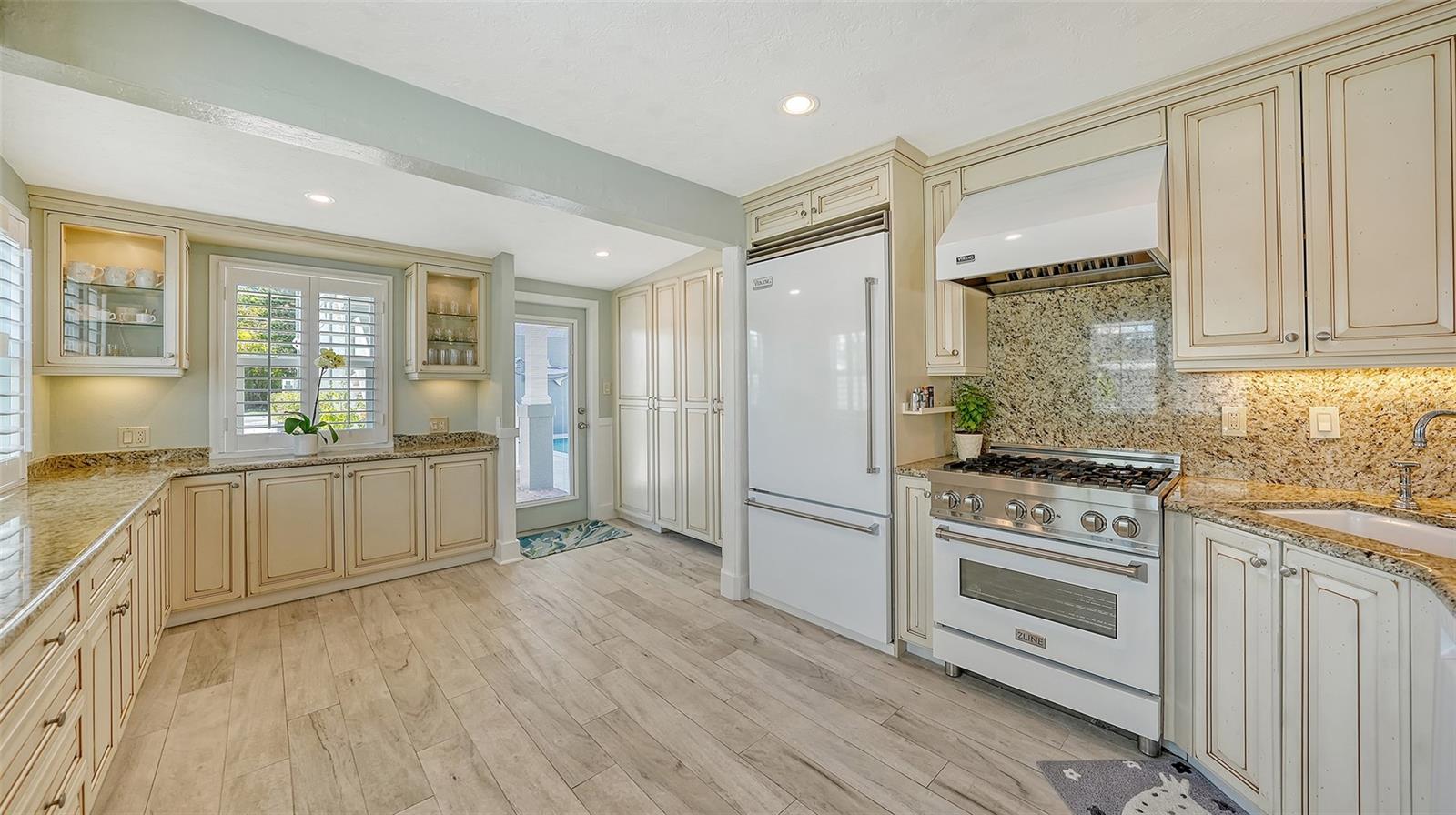 LONGBEACH ON LONGBOAT KEY - Residential