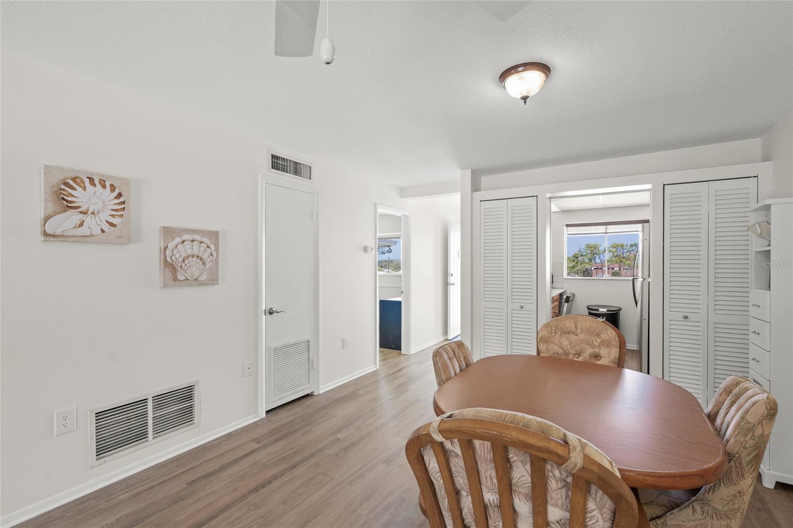 HOLIDAY APTS - Residential Lease