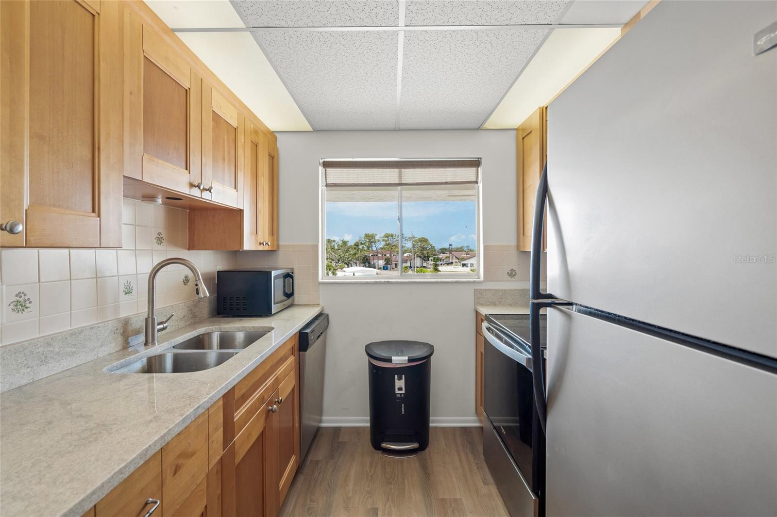 HOLIDAY APTS - Residential Lease