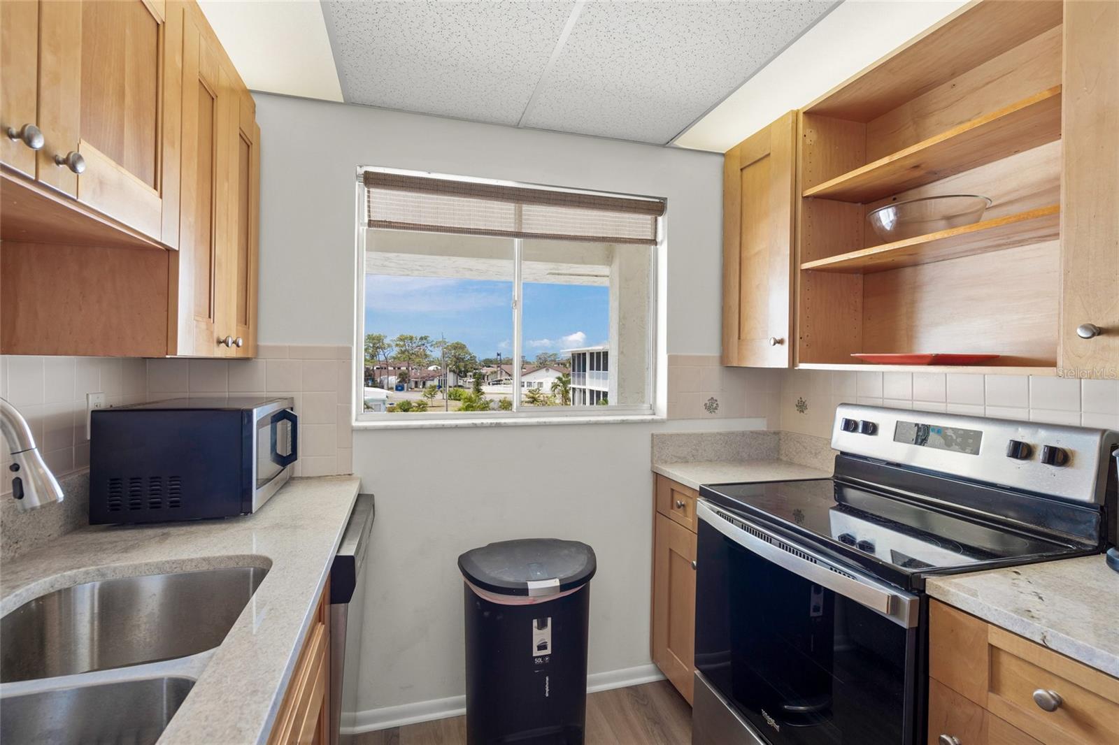 HOLIDAY APTS - Residential Lease
