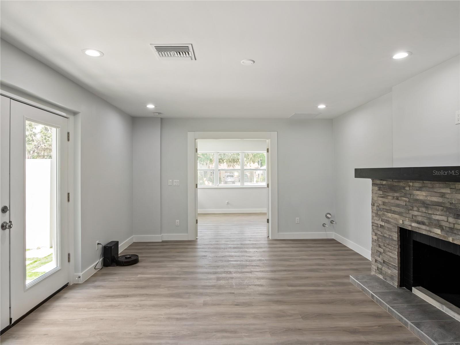 1190 W LAKESHORE DRIVE
