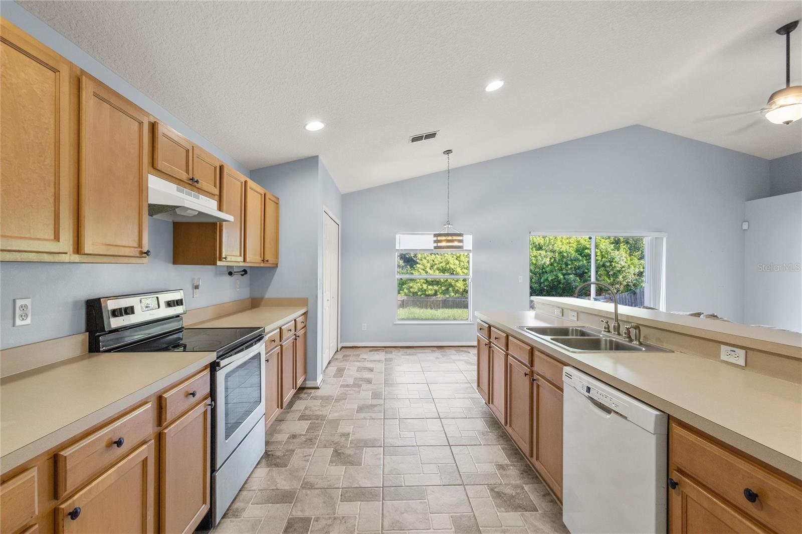 CHELSEA OAKS - Residential